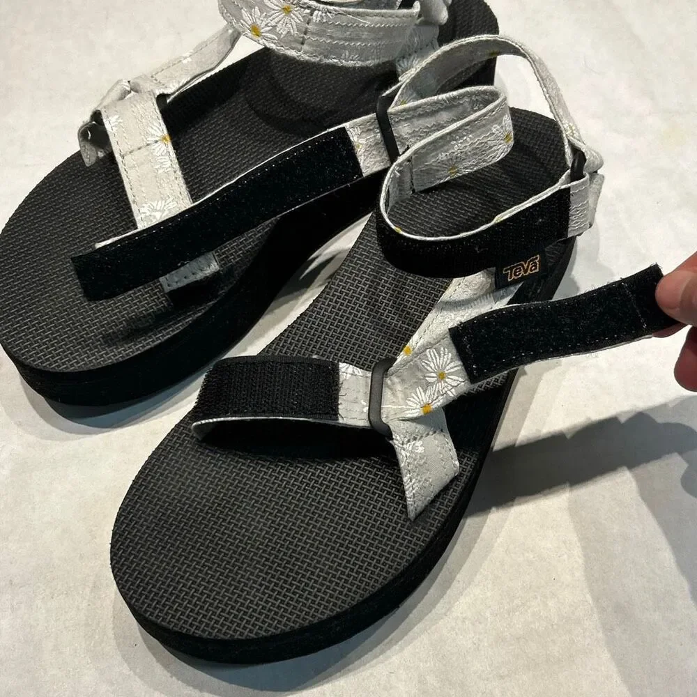 Teva Flatform Sandals Gray Daisy Flowers Floral